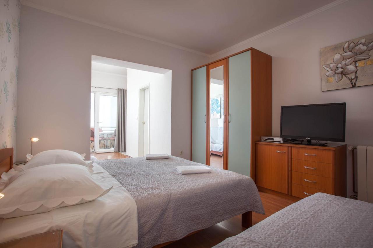 Apartments Marijan - Beachfront Tučepi Esterno foto