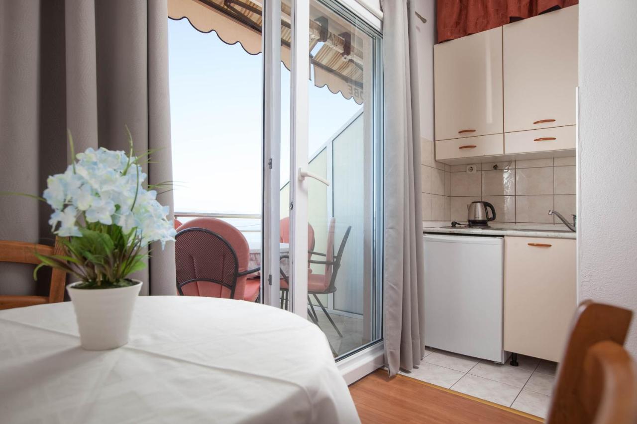 Apartments Marijan - Beachfront Tučepi Esterno foto