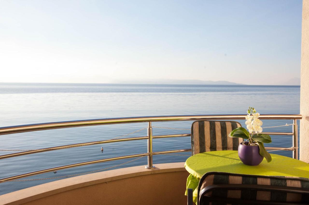 Apartments Marijan - Beachfront Tučepi Esterno foto