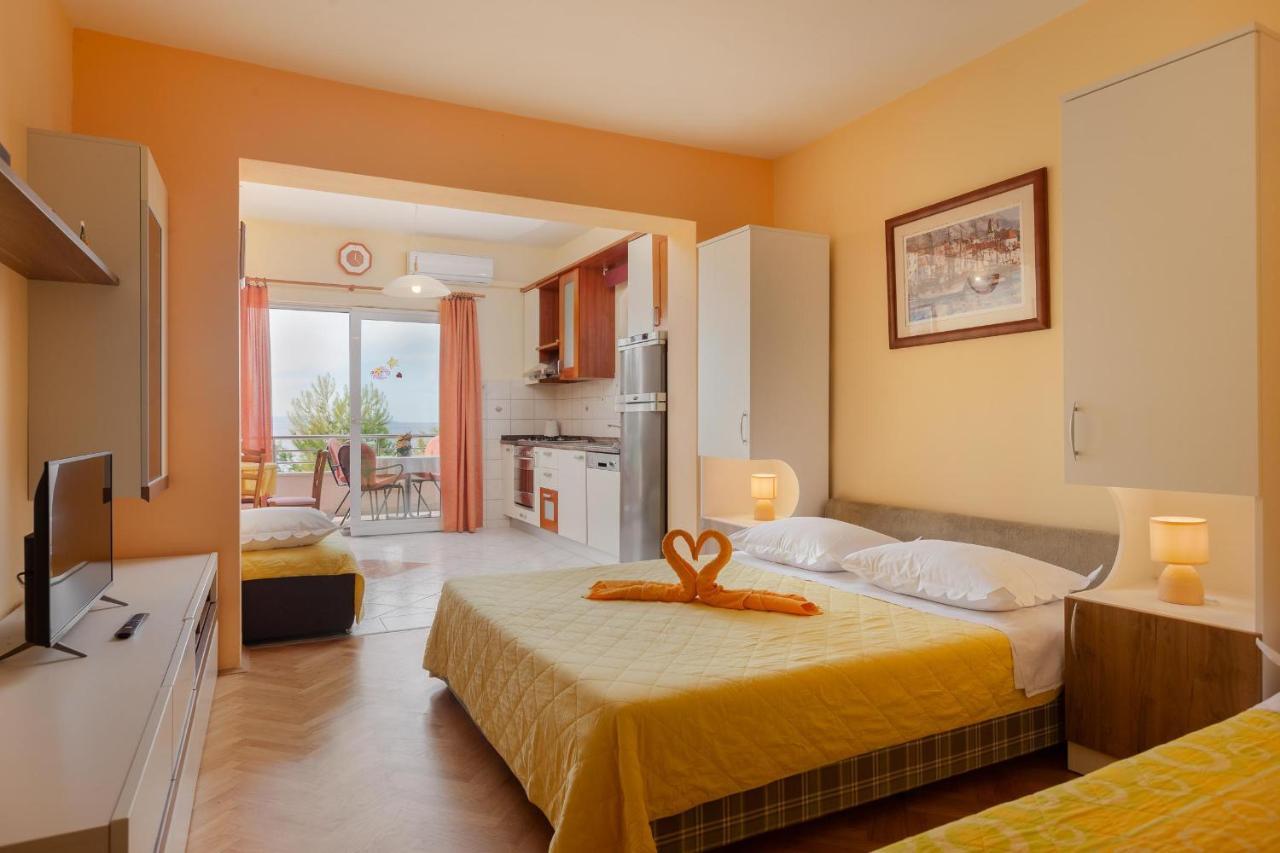 Apartments Marijan - Beachfront Tučepi Esterno foto