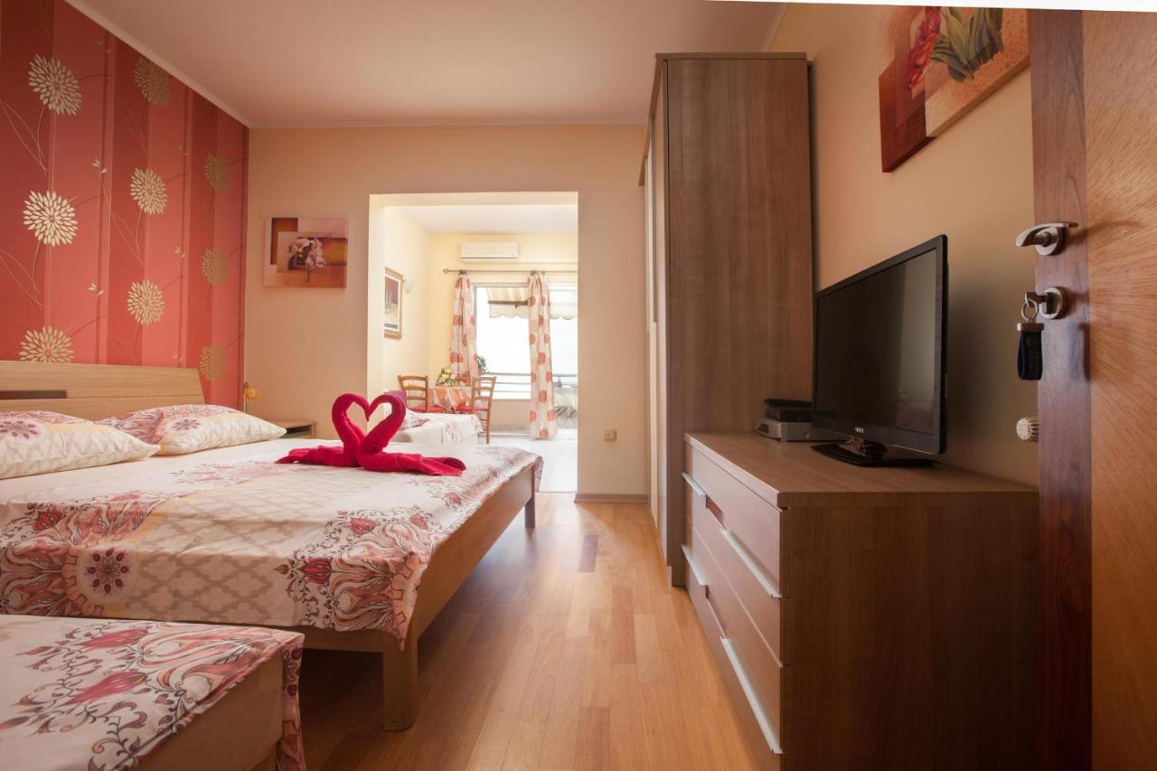 Apartments Marijan - Beachfront Tučepi Esterno foto