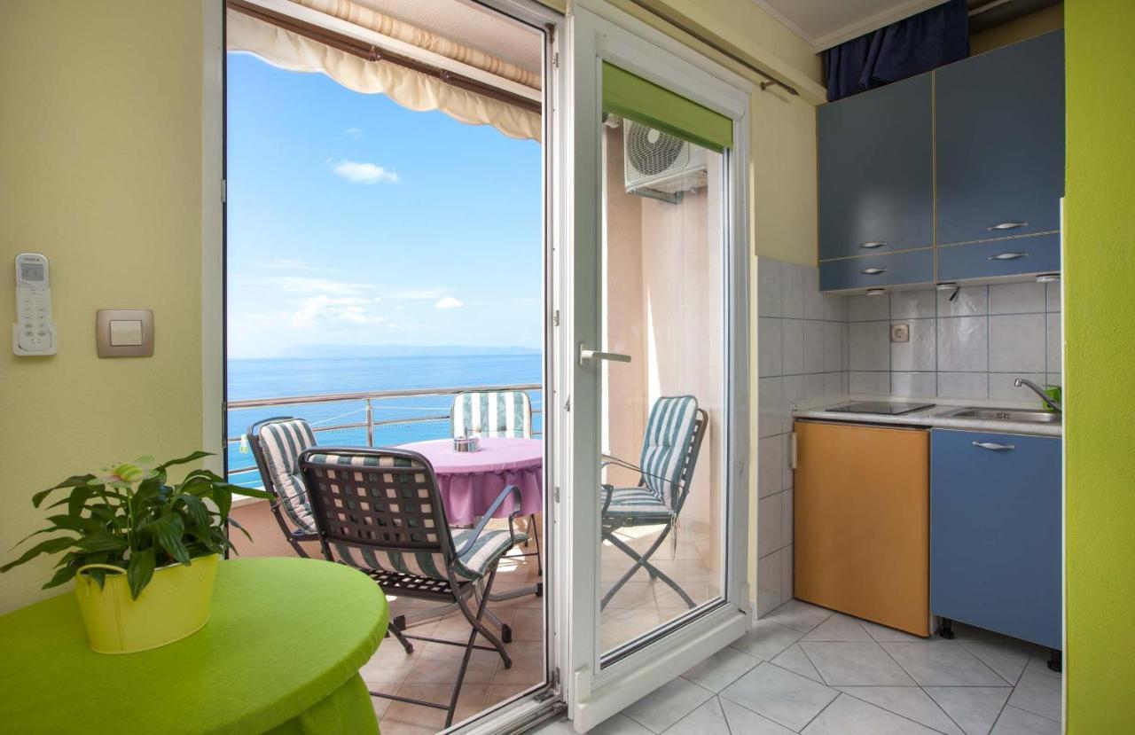 Apartments Marijan - Beachfront Tučepi Esterno foto