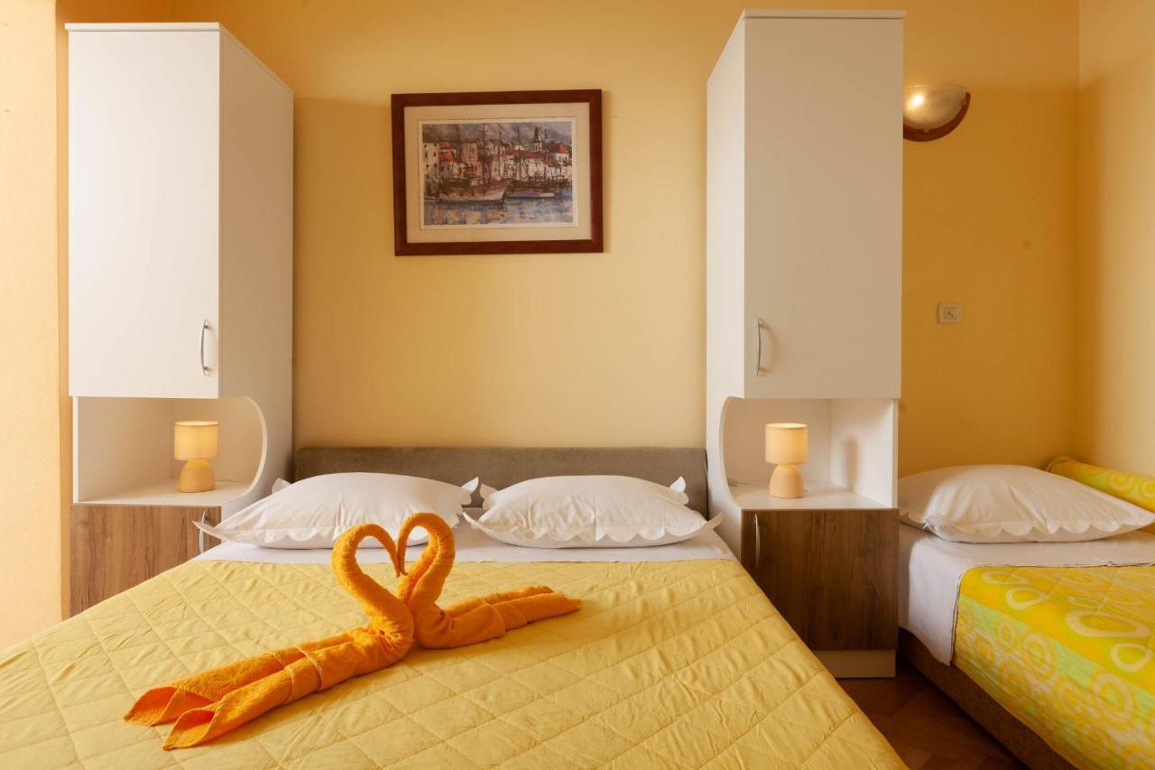 Apartments Marijan - Beachfront Tučepi Esterno foto