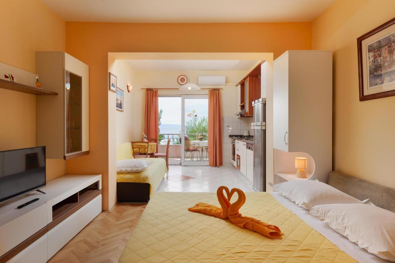 Apartments Marijan - Beachfront Tučepi Esterno foto