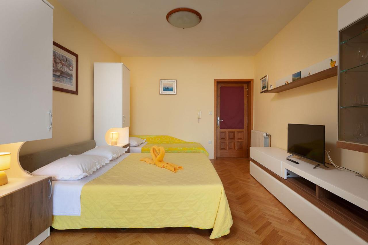 Apartments Marijan - Beachfront Tučepi Esterno foto