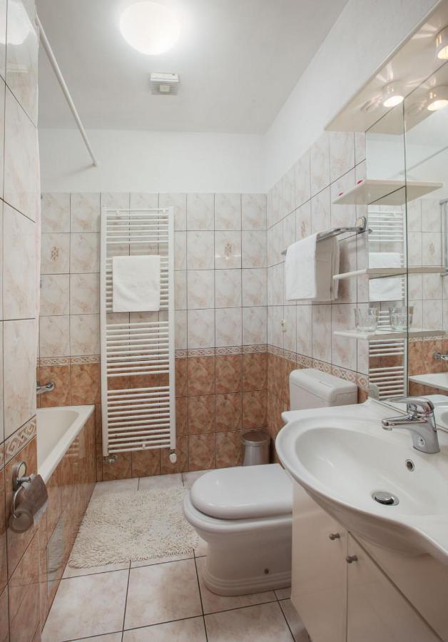 Apartments Marijan - Beachfront Tučepi Esterno foto
